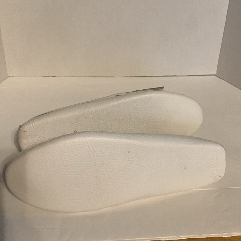 Minnetonka soft sole Moccasin, white never worn. - Picture 3 of 4